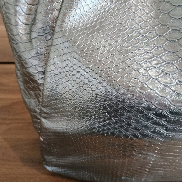 The Limited Metallic Silver Shoulder Bag - Picture 3 of 9